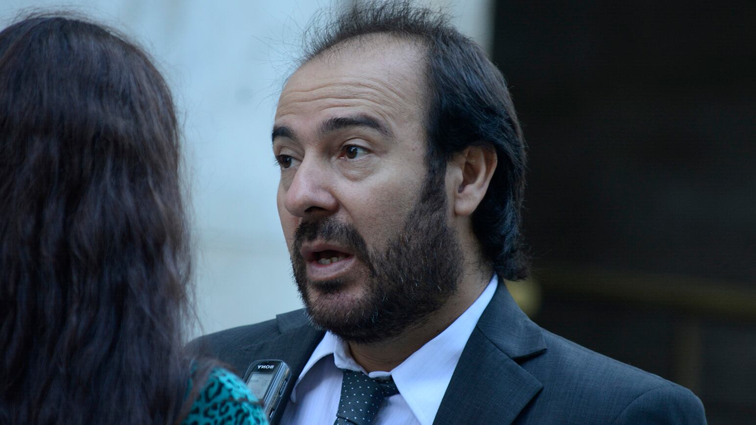 Salvador Vera representa a la denunciante por abuso sexual.