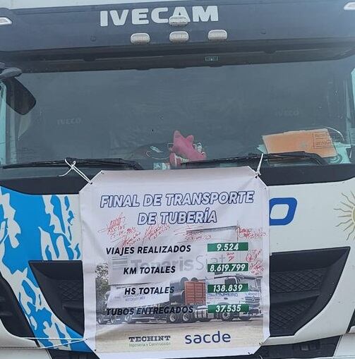 El ministro subió la imagen del camión a Twitter.