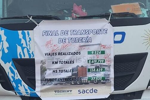 El ministro subió la imagen del camión a Twitter.