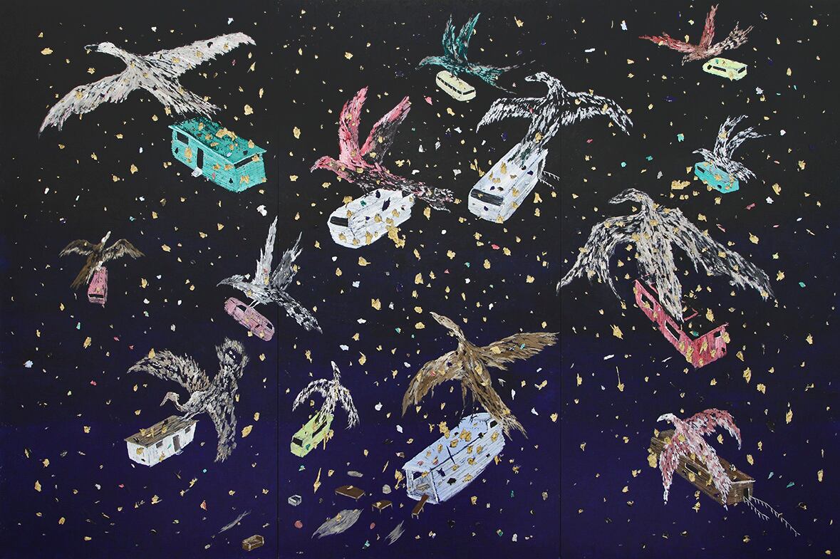 "Dinastía", 2011, de Matías Duville; acrílico sobre aglomerado; 244 x 366 cm. Abajo: "Mishmash", 2018, de Duville; barro sobre papel, 75 x 110 cm. 