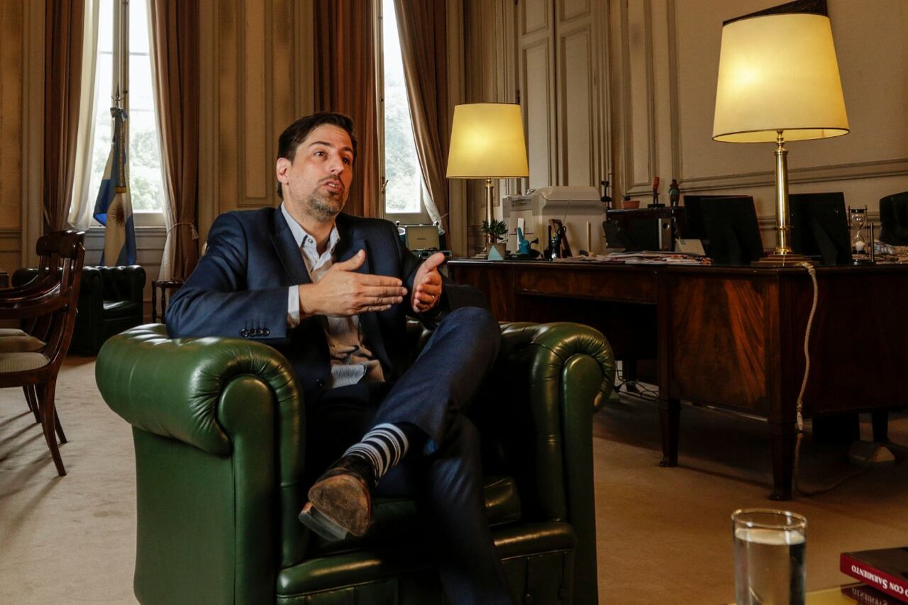 Nicolás Trotta explicó que las notebooks empezarán a distribuirse en el conurbano bonaerense y en las provincias del Norte.