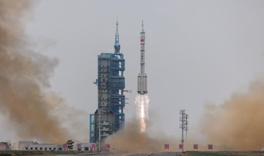 El lanzamiento de la misión china Shenzhou-16 fue un éxito.