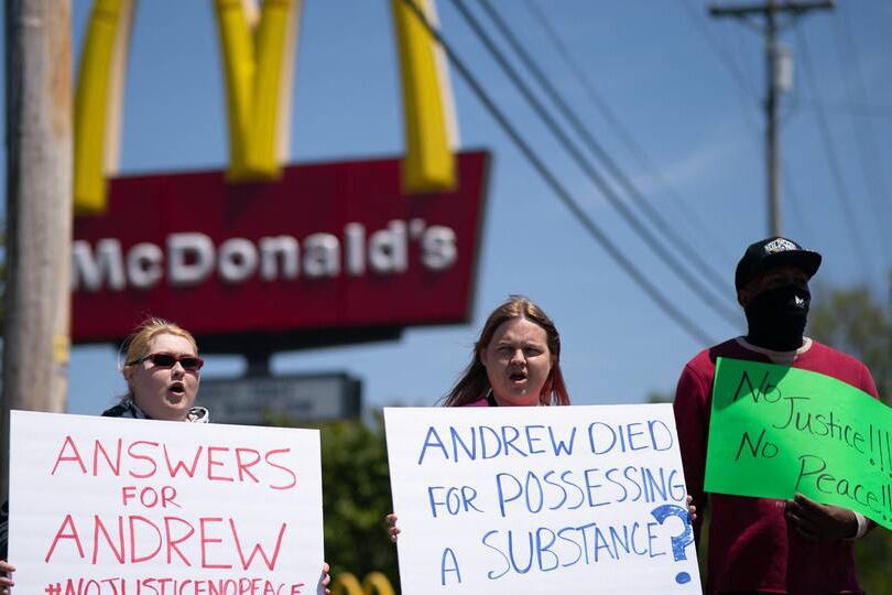 Reclamos por justicia en el caso de Andrew Brown.