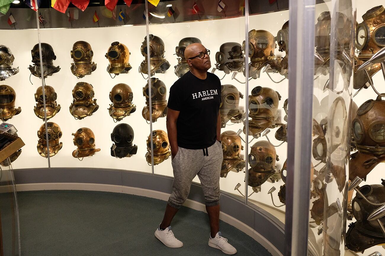 Samuel L. Jackson oficia de guía y rastrea sus propios orígenes.