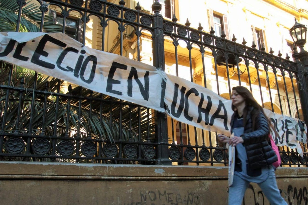 "Colegio en lucha porque Larreta no escucha", la frase que sintentiza la demanda estudiantil.