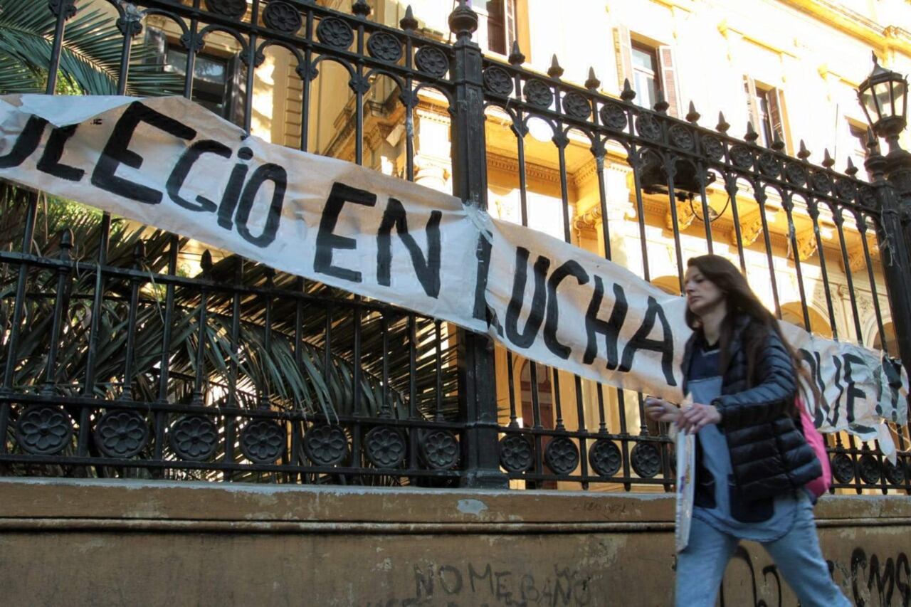 "Colegio en lucha porque Larreta no escucha", la frase que sintentiza la demanda estudiantil.