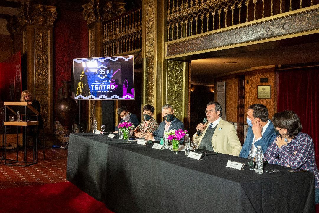 Maximiliano Uceda, Marina García Barros, Gustavo Uano, Tristán Bauer, Luciano Di Napoli y Ariel Molina.