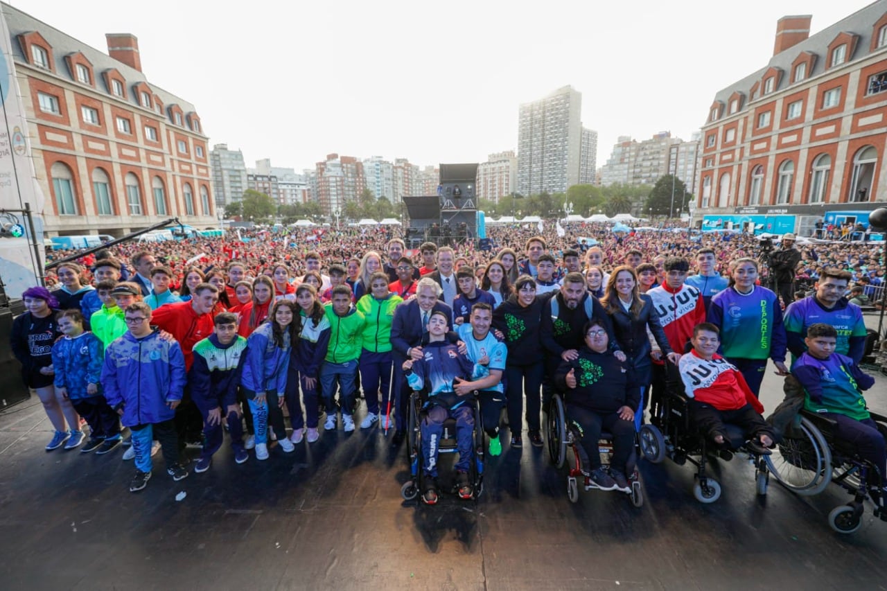 El presidente junto a los participantes