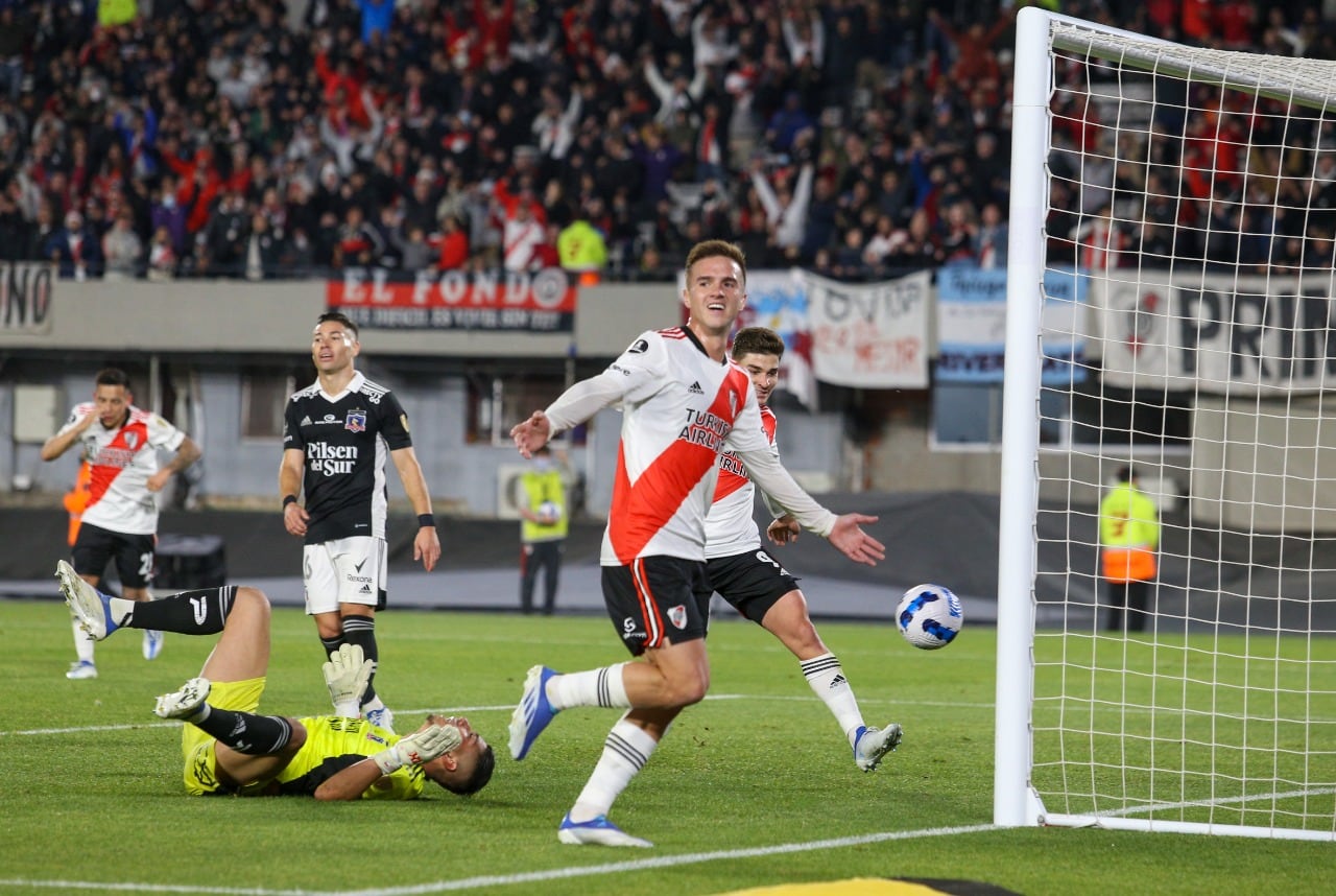 Palavecino festeja su gol, el primero de la noche en el Monumental