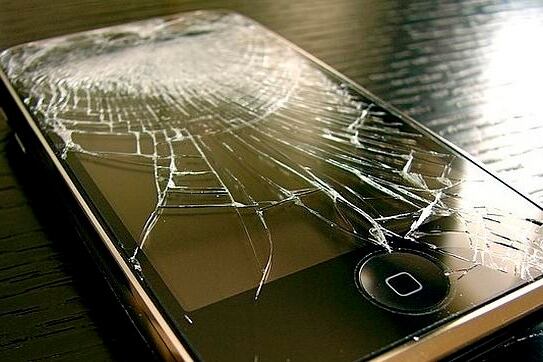 Una joven en Salta le arrojó el celular a su novio durante una pelea y está imputada por homicidio porque el muchacho murió del golpe en la cabeza.