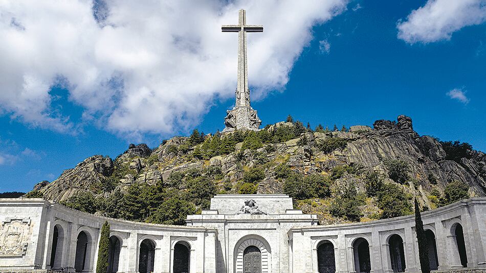 El Valle de los Caídos pronto tendrá un habitante menos cuando se expulse a Franco.