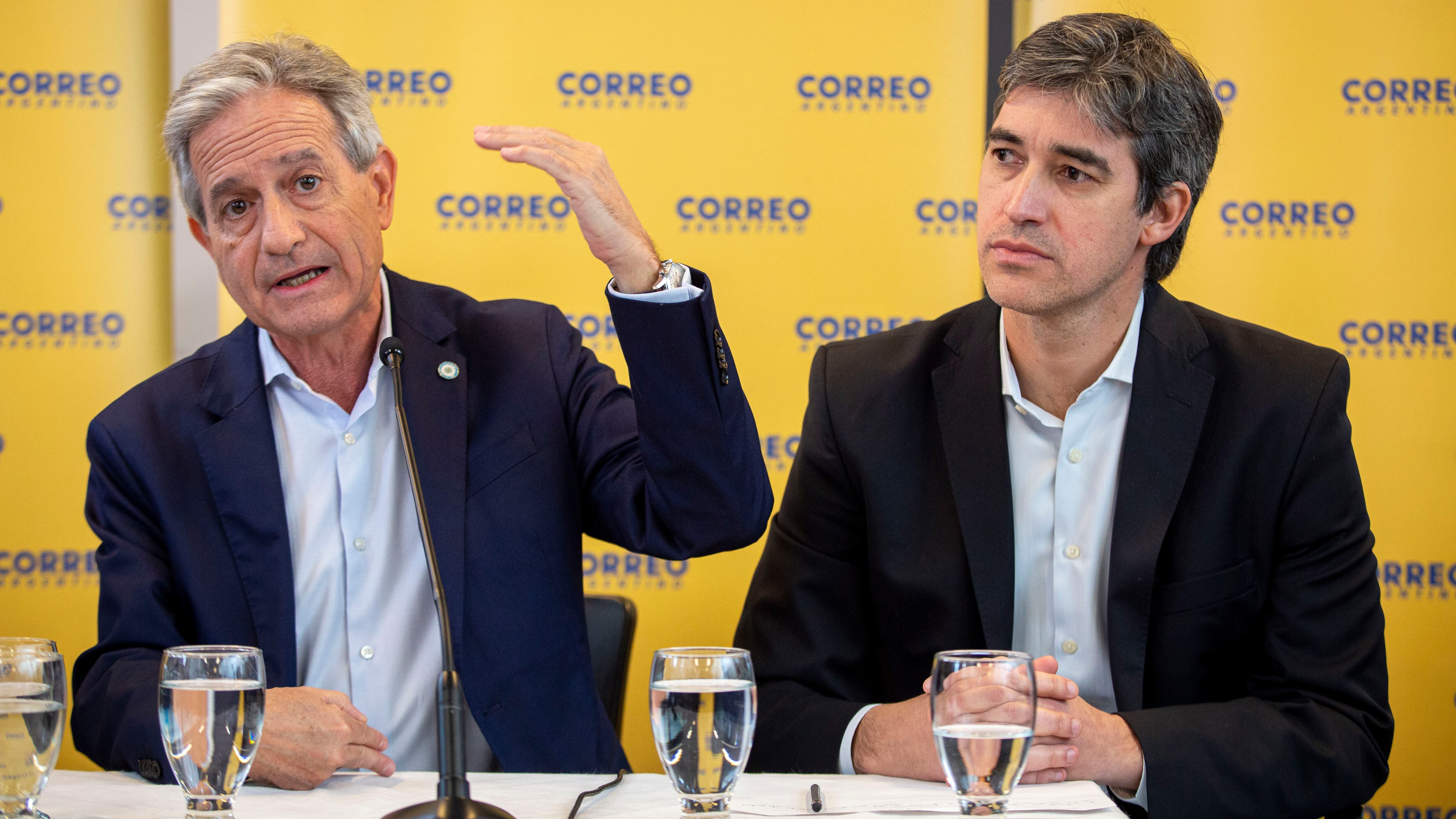 Los funcionarios Andrés Ibarra (Modernización) y Adrián Pérez (Asuntos Políticos), defensores de Smartmatic.