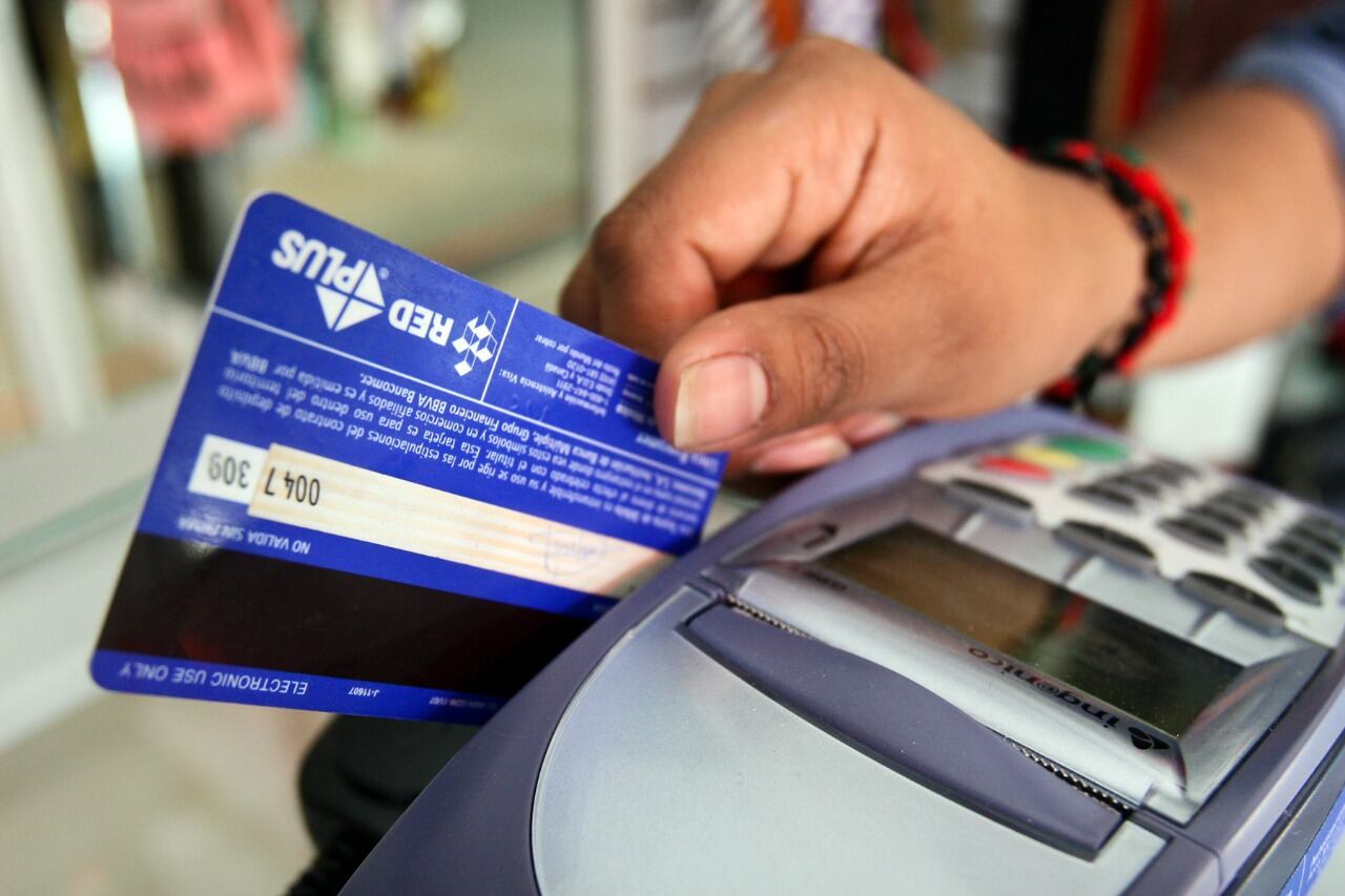 Las compras con débito treparon 10 por ciento en el tercer trimestre.