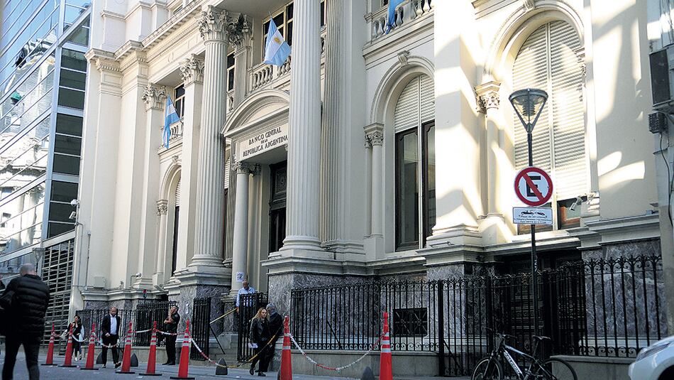 Desde el 9 de abril, el Banco Central ya perdió 12.489 millones de dólares.