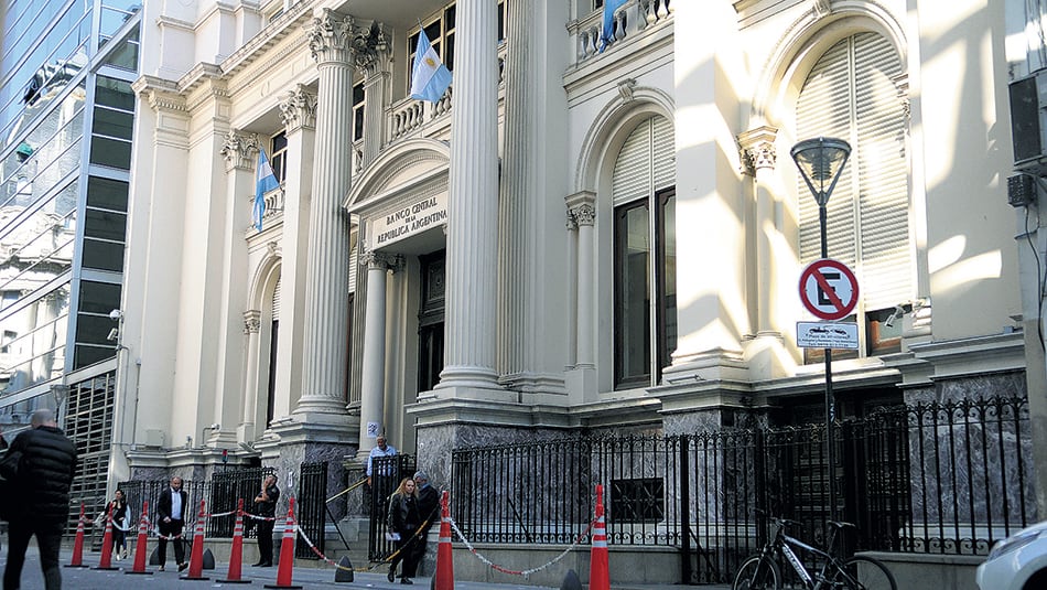 Desde el 9 de abril, el Banco Central ya perdió 12.489 millones de dólares.