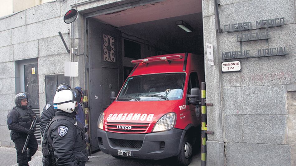 Los restos de Carlos Menem junior fueron llevados a la morgue judicial.