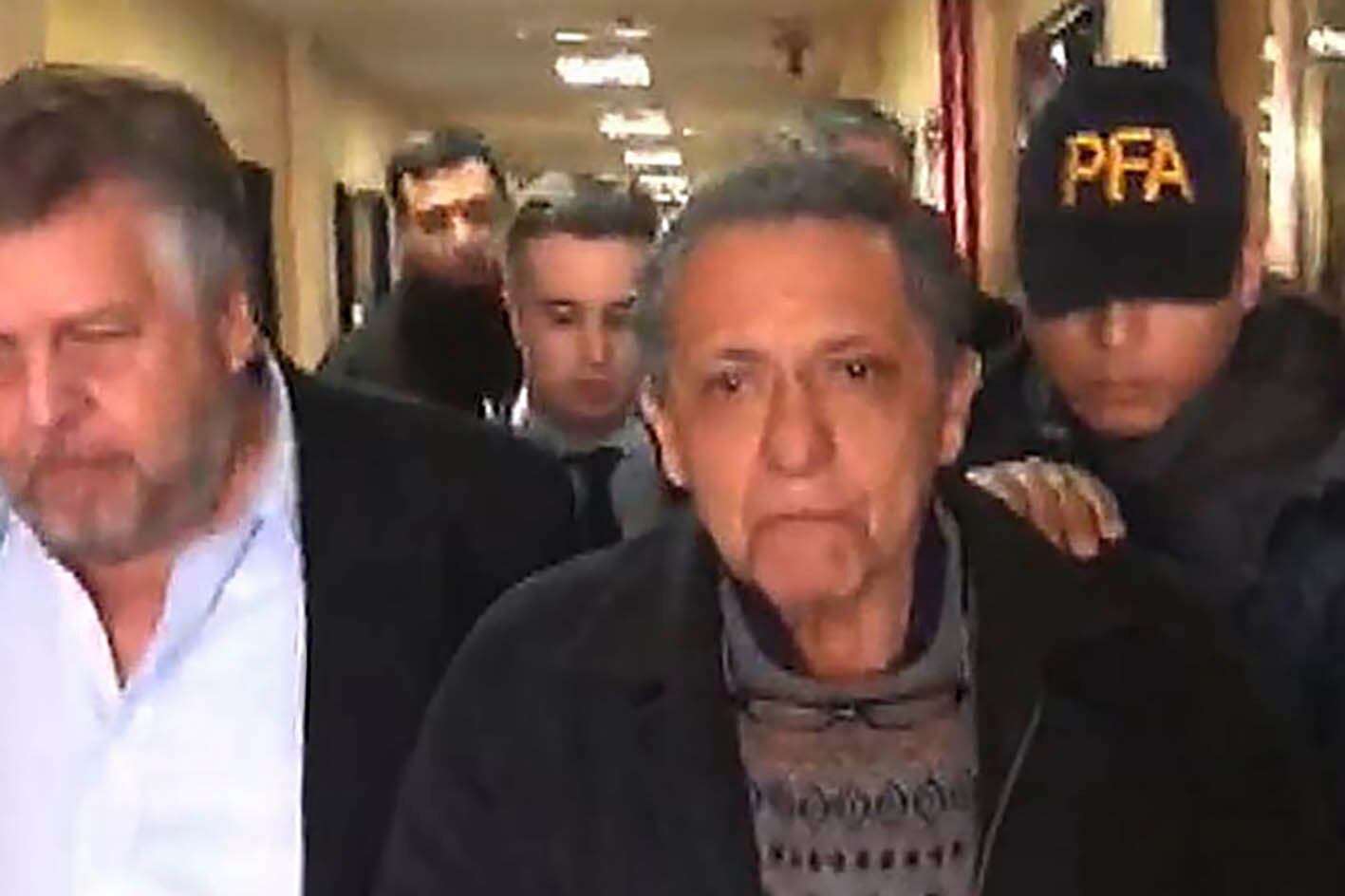 Oscar Centeno, el chofer con vocación de escritor.