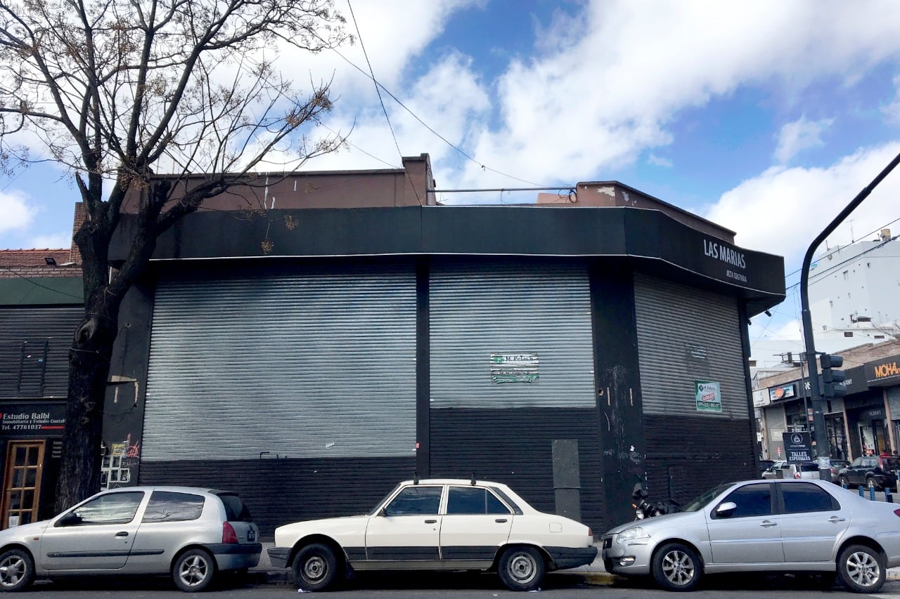 Miles de comercios están cerrados desde hace un mes. 