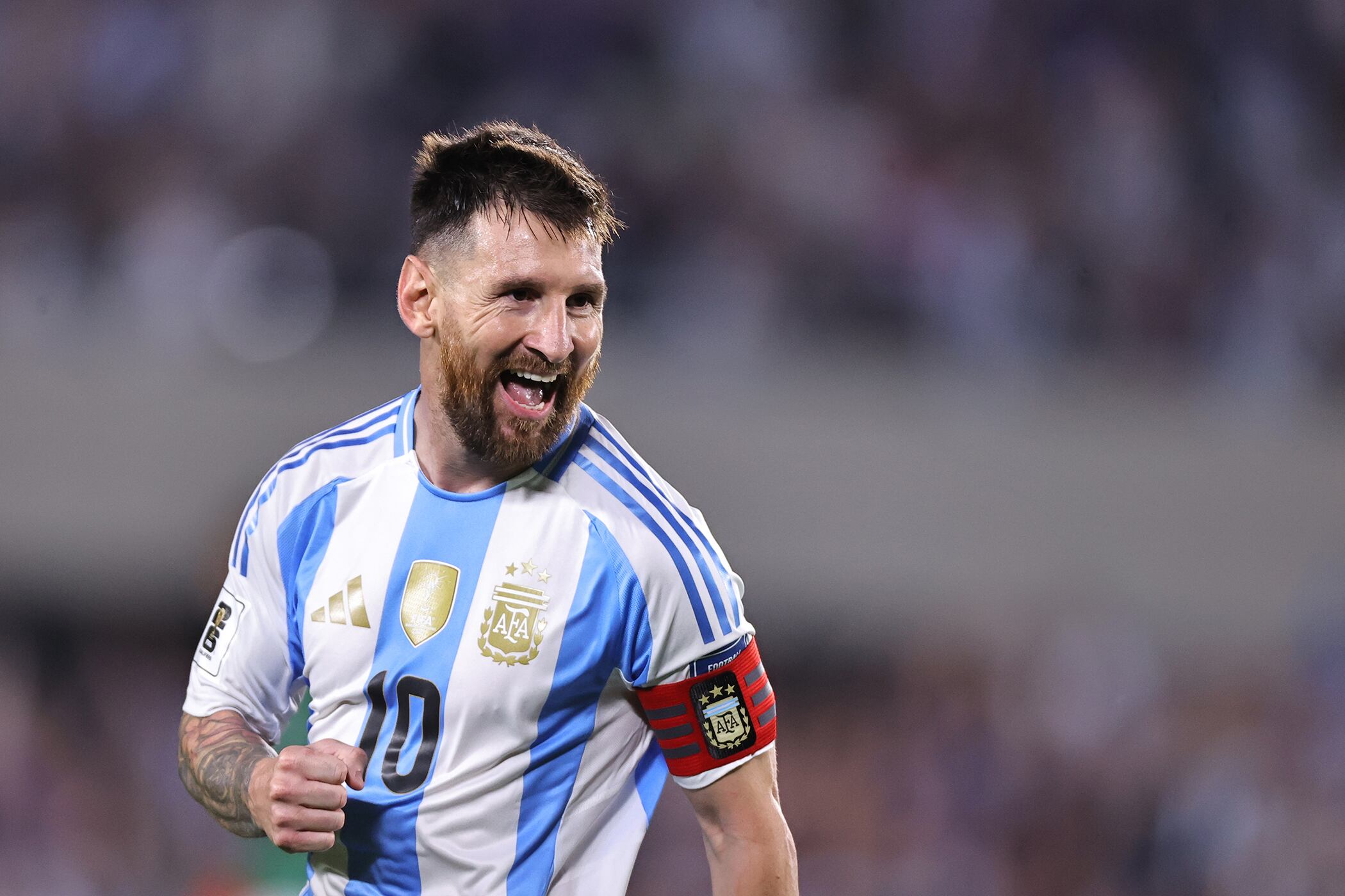 Messi felicitó a la "Scaloneta" por la goleada a Brasil, y le contestó a Raphiinha: "Siempre hablando con fútbol"