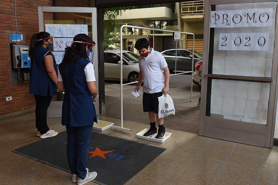 Los aislamientos en casos de covid bajarán de 14 a 10 días.