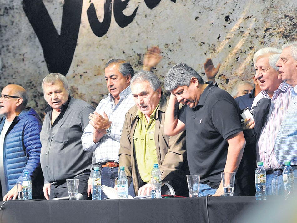 El discurso de Juan Carlos Schmid estuvo dirigido a los delegados y dirigentes que colmaron el estadio.