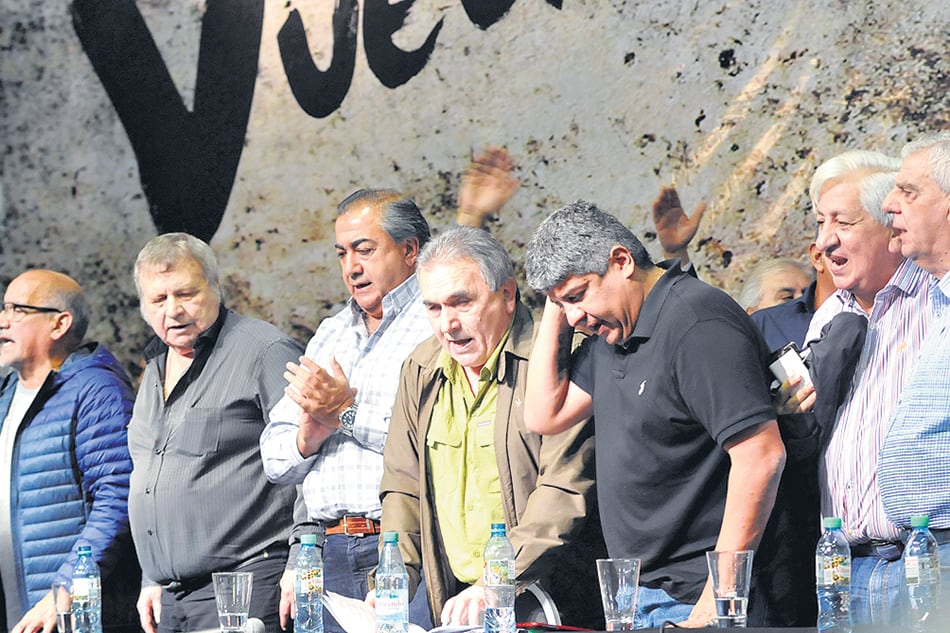 El discurso de Juan Carlos Schmid estuvo dirigido a los delegados y dirigentes que colmaron el estadio.