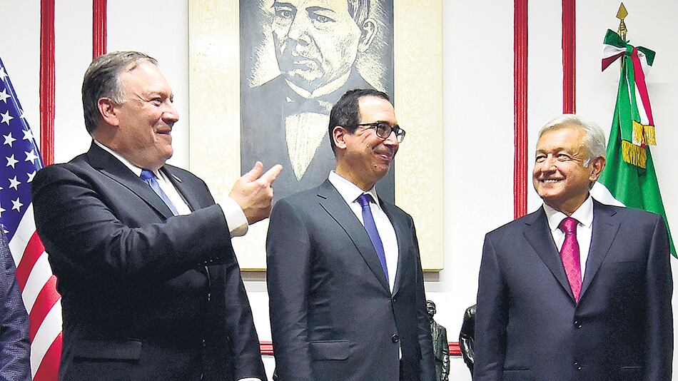 Pompeo, Mnuchin y López Obrador en la sede partidaria de Morena en el Distrito Federal.