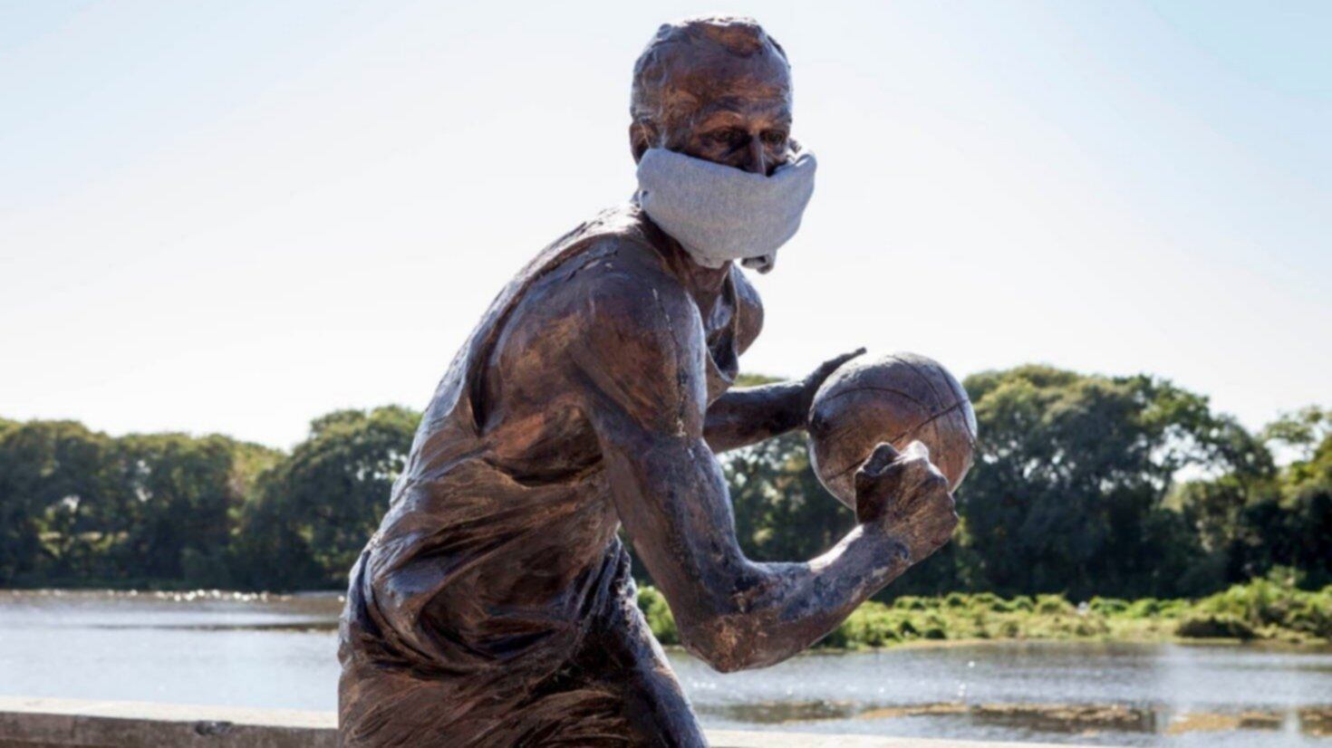 La estatua de Manu Ginóbili en Puerto Madero.