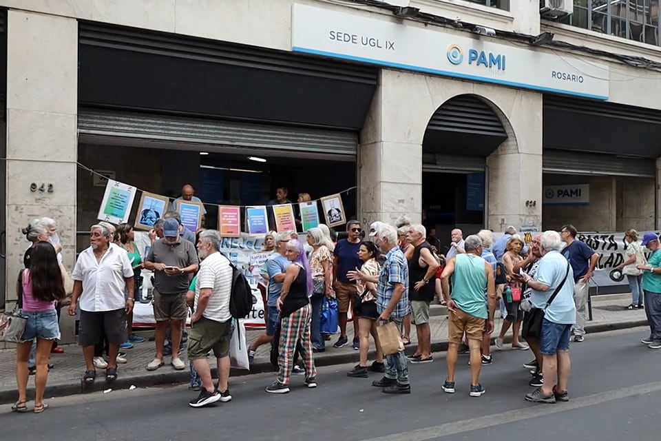 Como en los´90. Los jubilados volvieron a proestar en la calle.