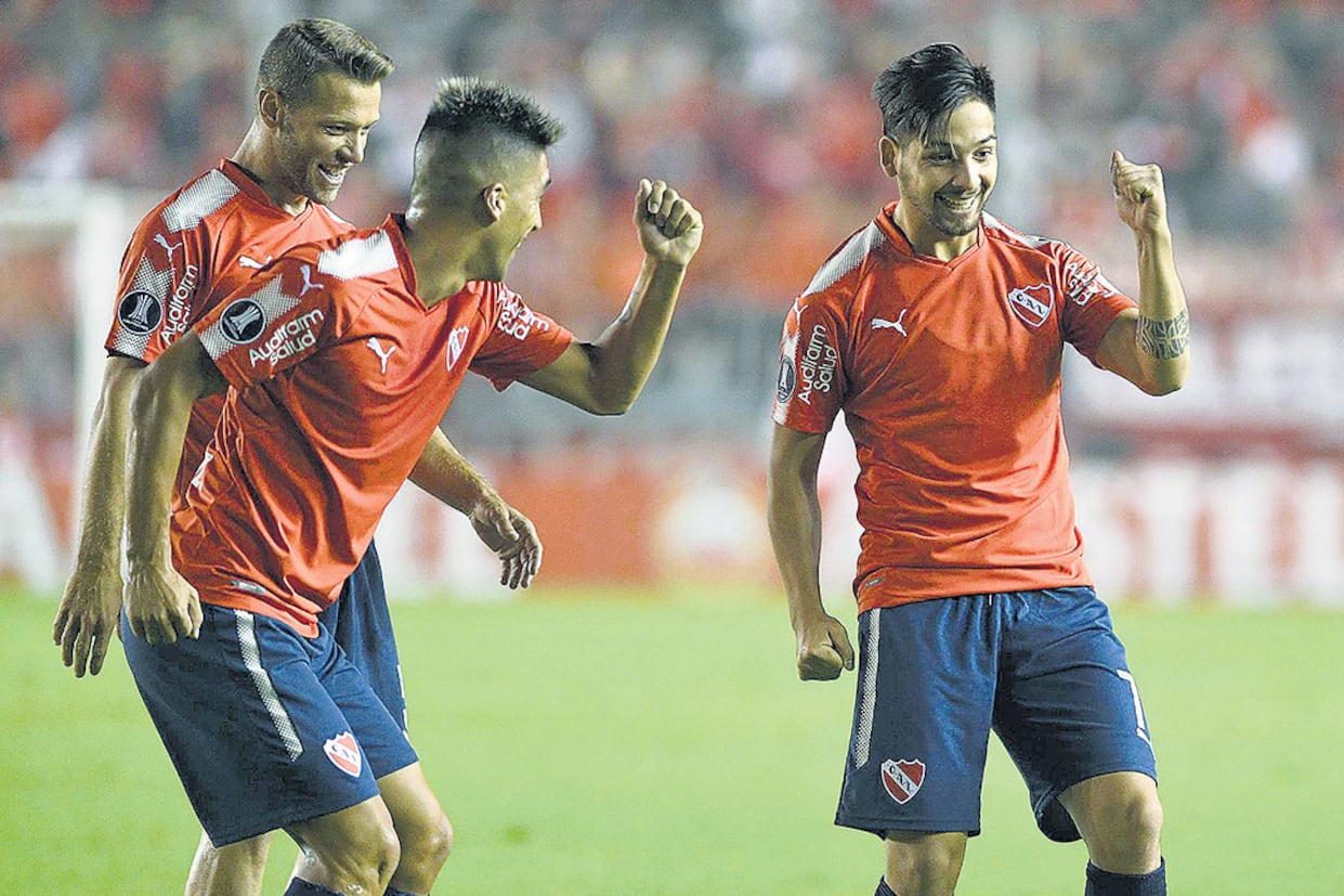 El baile de la felicidad de los jugadores de Independiente, tras el gol señalado por Benítez.