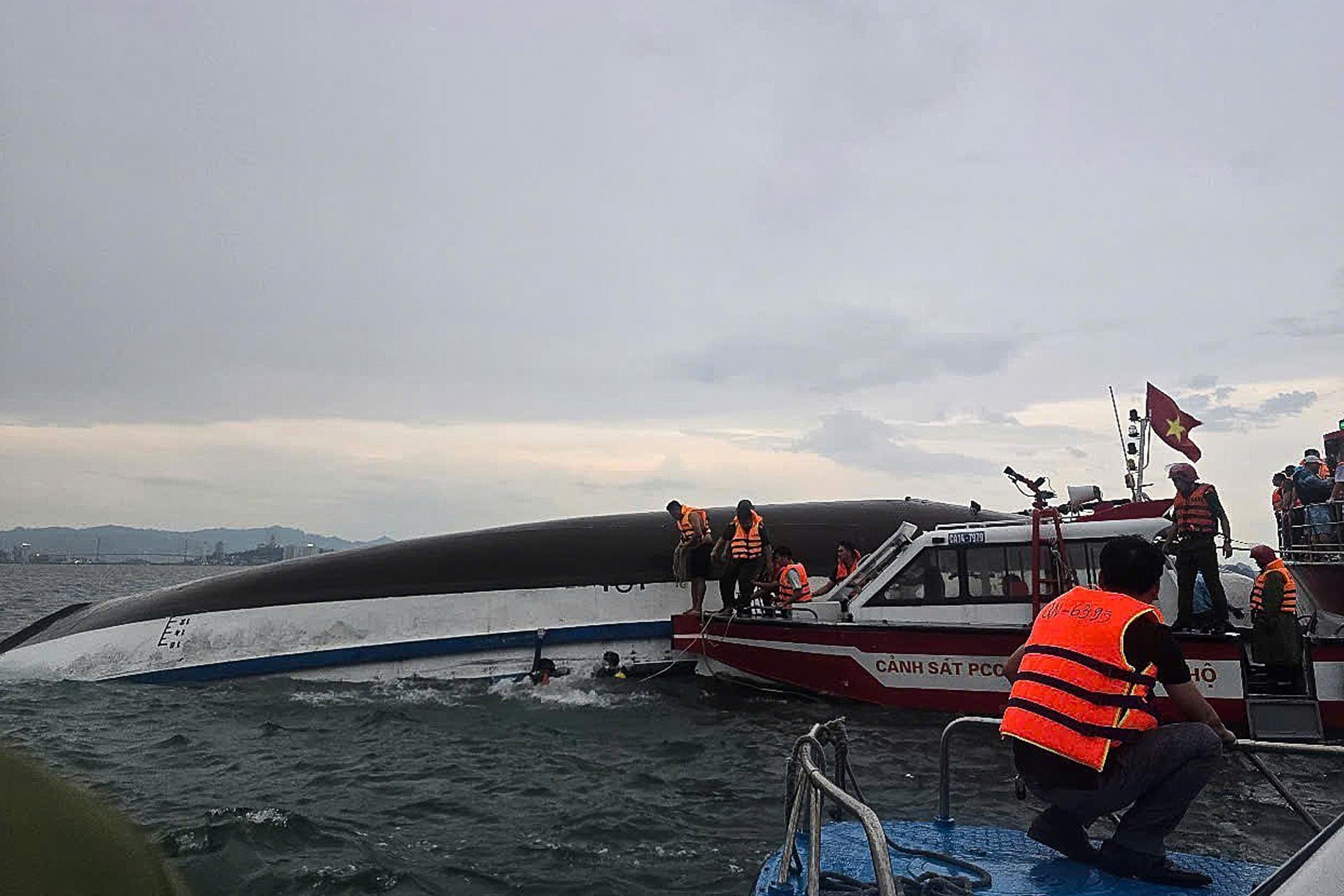 Volcó un barco turístico en Vietnam y murieron 18 personas