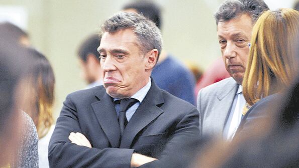 Los camaristas Santiago Corcuera y Alberto Dalla Vía buscan avanzar en la regulación de lo que ocurre en las redes.