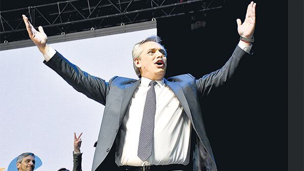 Alberto Fernández cerró ante un público fervoroso en el Orfeo de Córdoba.