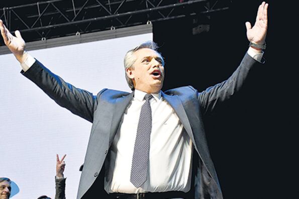 Alberto Fernández cerró ante un público fervoroso en el Orfeo de Córdoba.