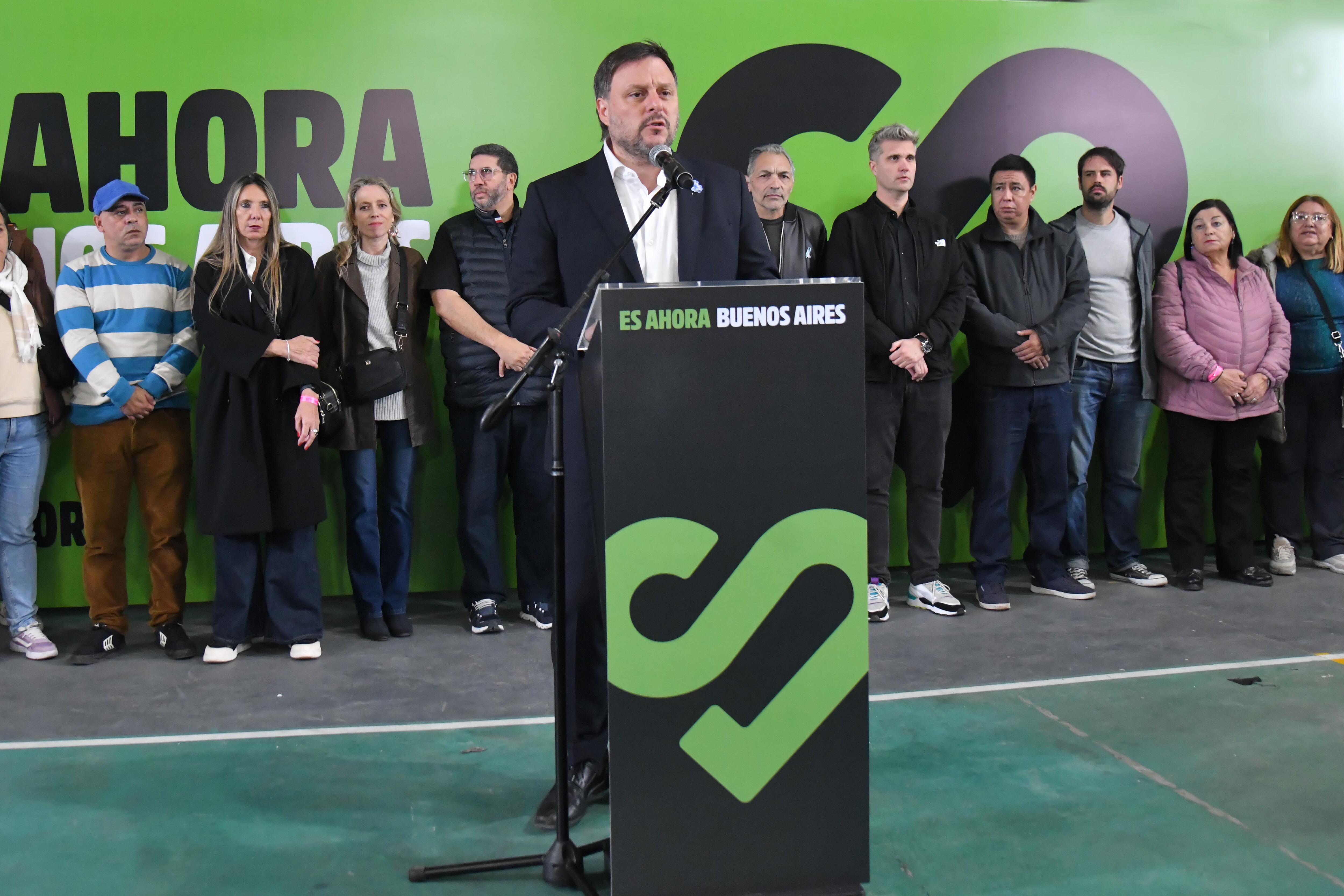 Santoro habló a la prensa junto a integrantes de la lista y referentes del PJ porteño.