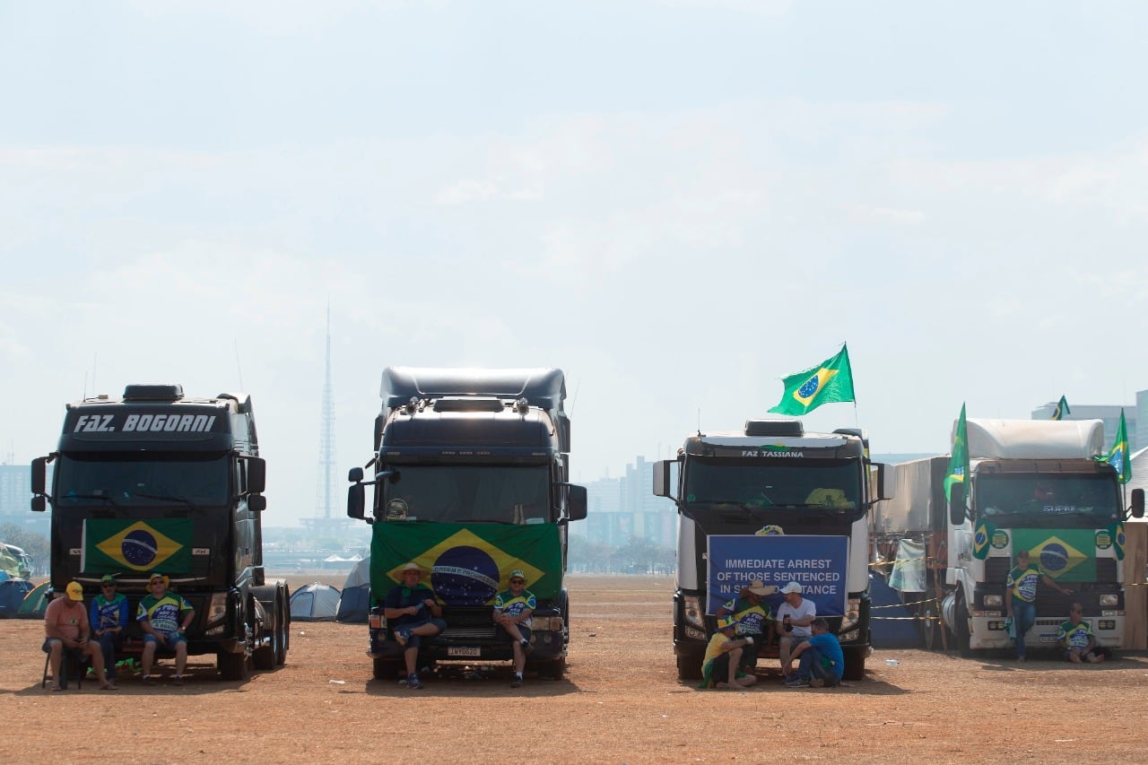 Acampe de camioneros bolsonaristas en Brasilia un día despues de la manifestación.