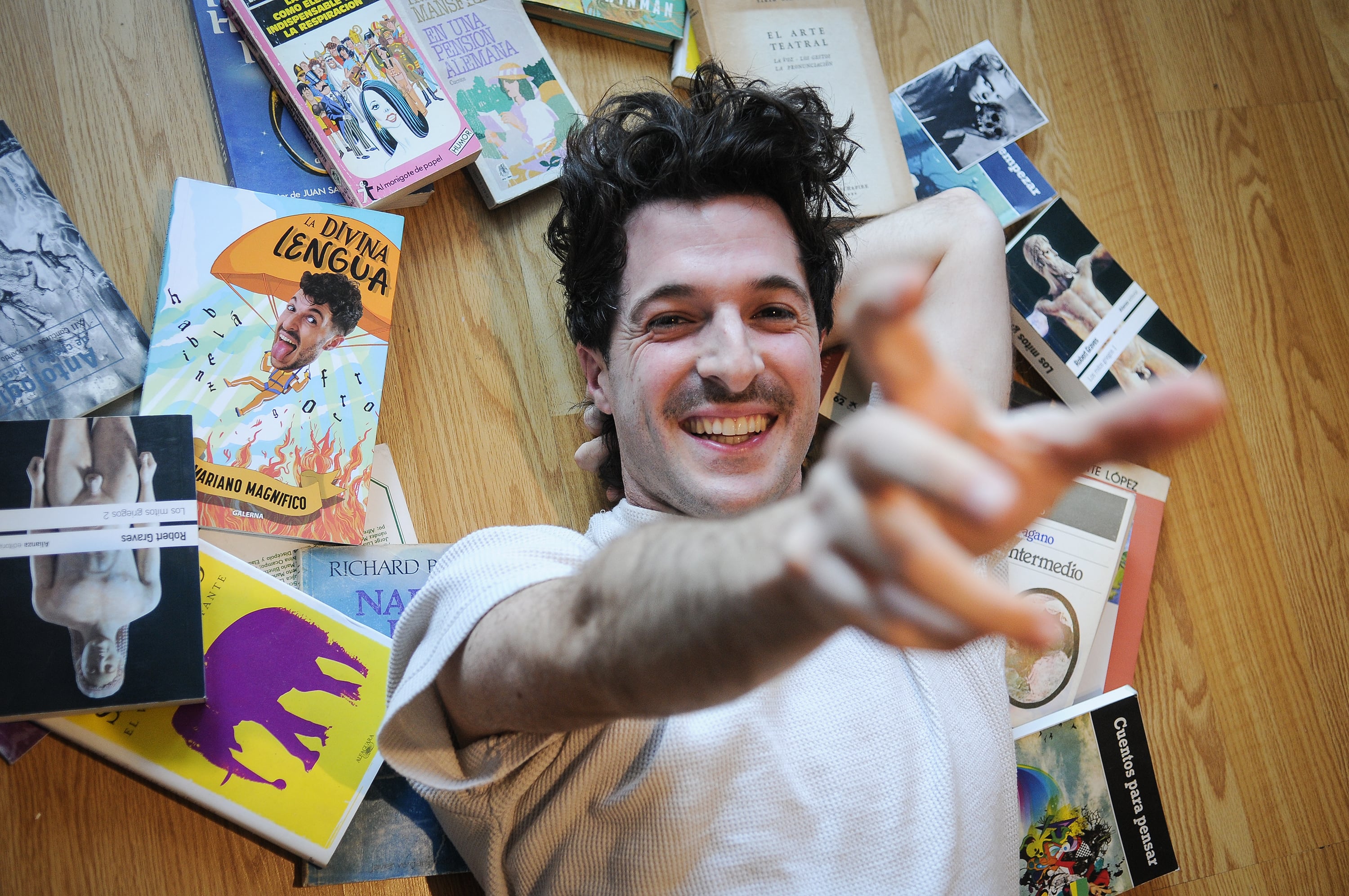 Mariano Magnífico hace humor con la lengua entendida "desde un lugar moral". 