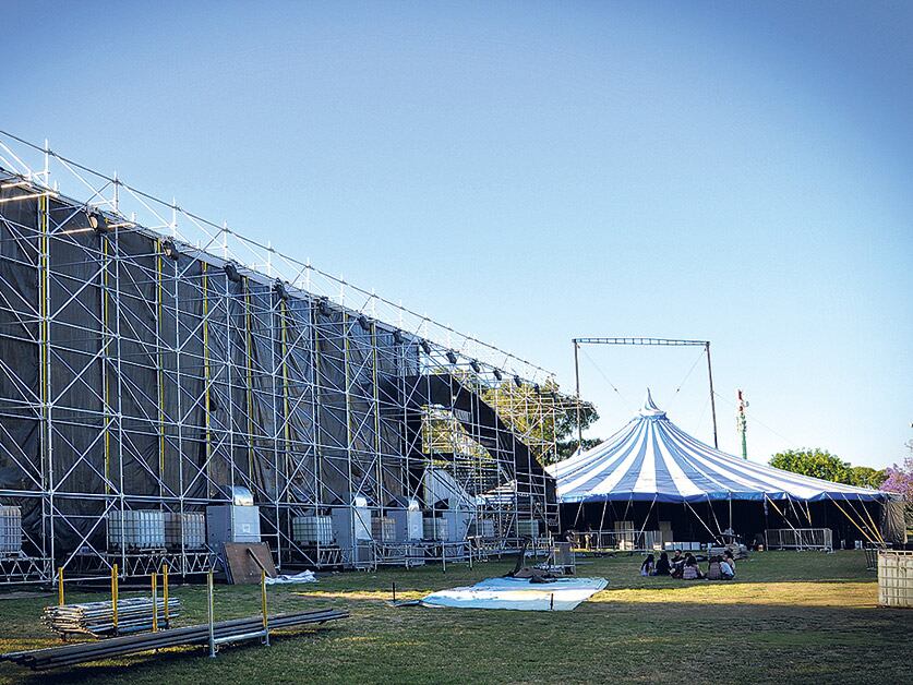 La sala Alfredo Alcón es una novedosa estructura móvil de 1500 metros cuadrados.
