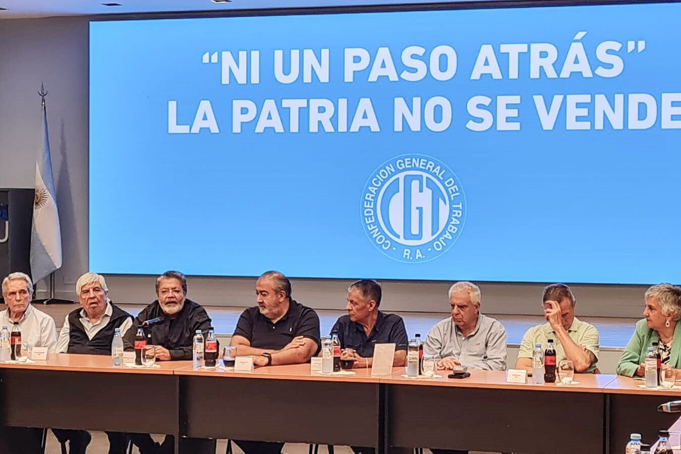 Carlos Acuña, Hugo Moyano, Gerardo Martínez, Héctor Daer y Octavio Argüello durante la reunión de la CGT.