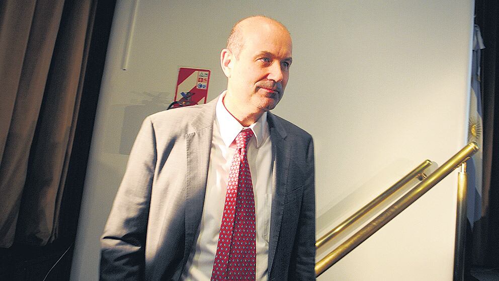 Cerca de Sturzenegger reconocen que no compartía la decisión que impuso Marcos Peña.