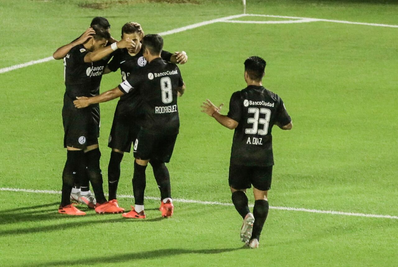Los jugadores de San Lorenzo pudieron festejar en Tucumán.