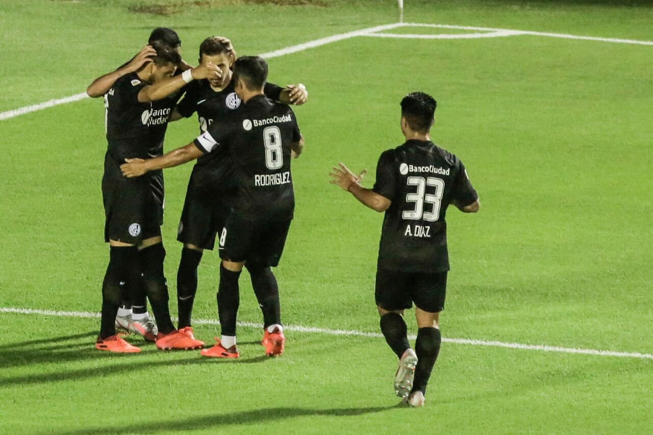 Los jugadores de San Lorenzo pudieron festejar en Tucumán.