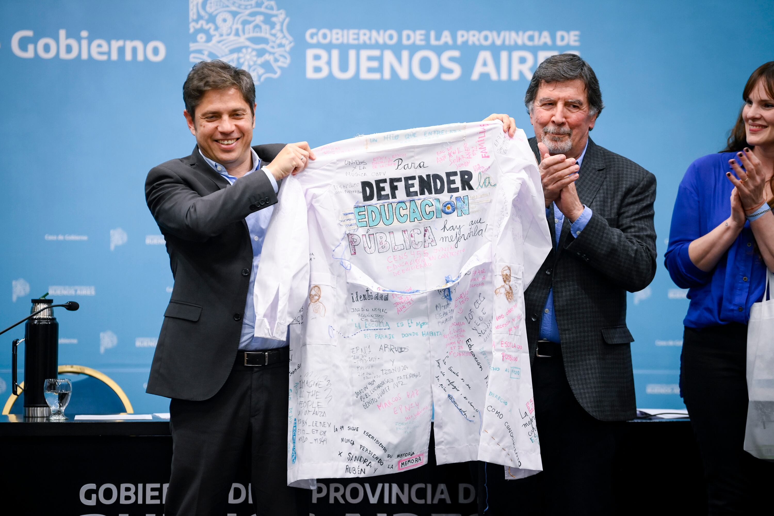 Axel Kicllof y Alberto Sileoni durante el acto en el Salón Dorado.