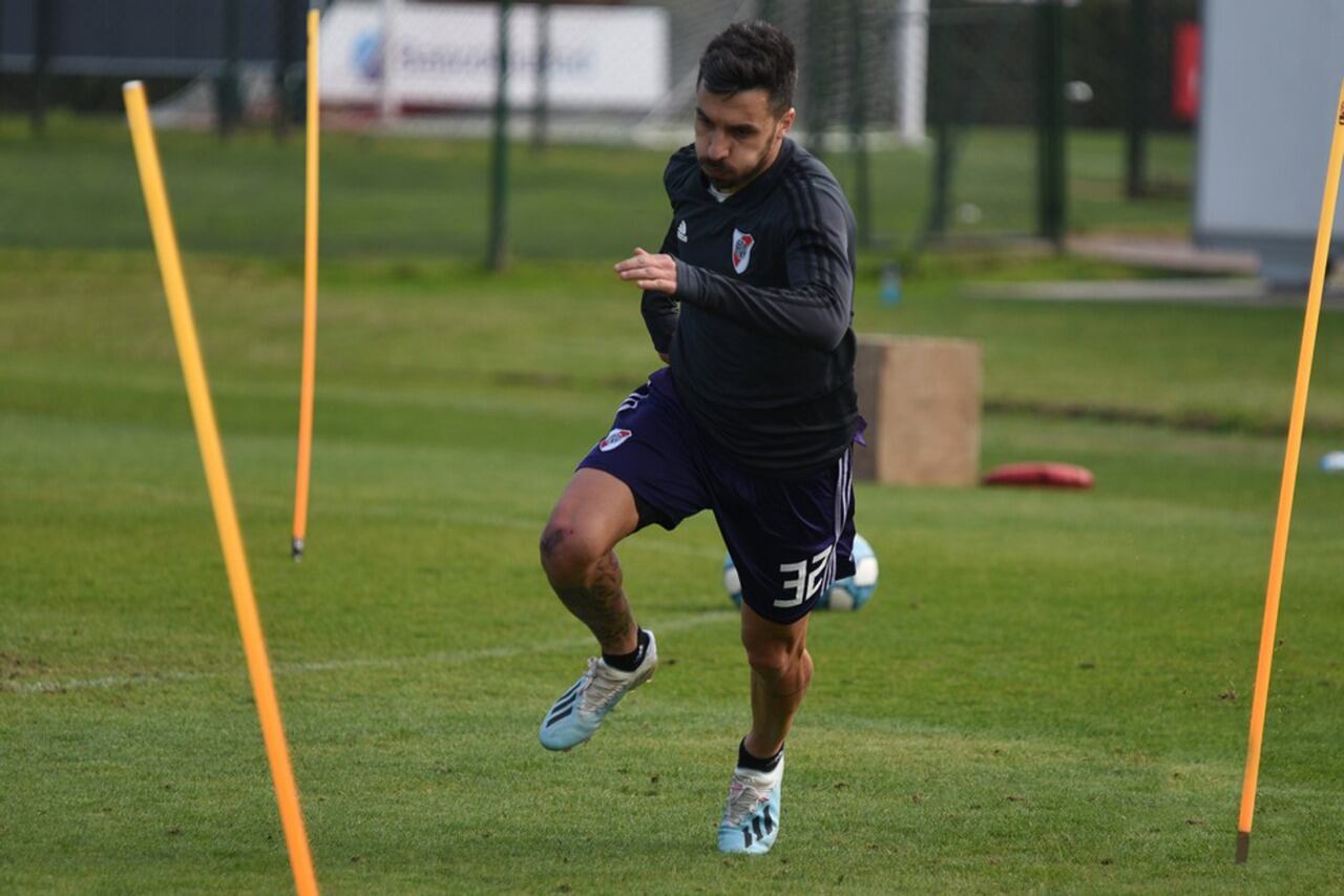 El delantero todavía no definió su futuro.