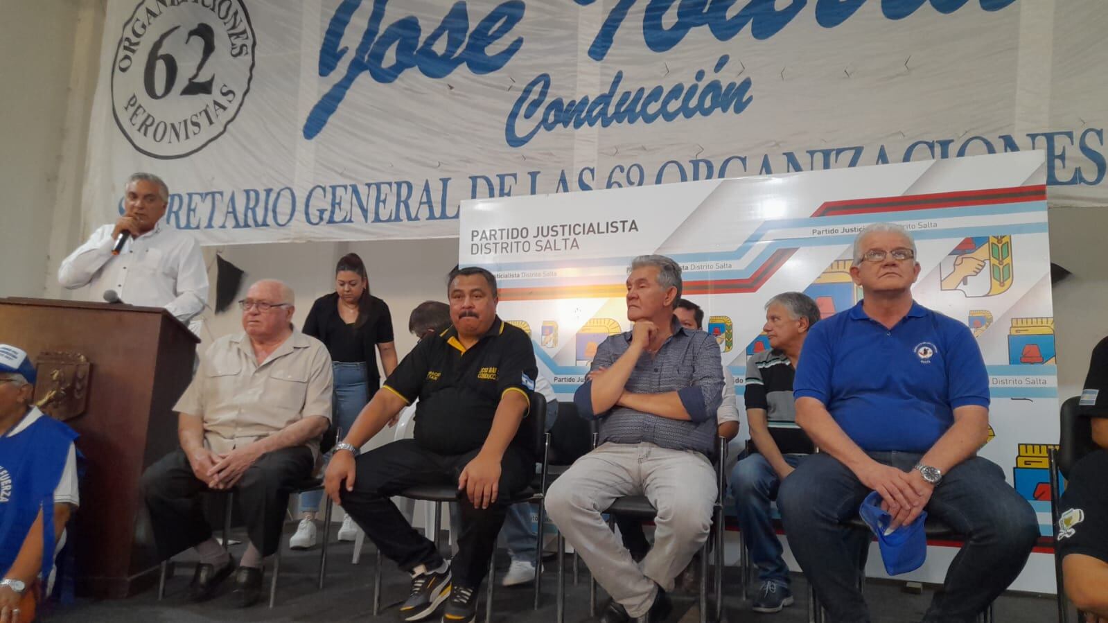Sentados, de izquierda a derecha, Petrecca, Ibarra y Soto. 