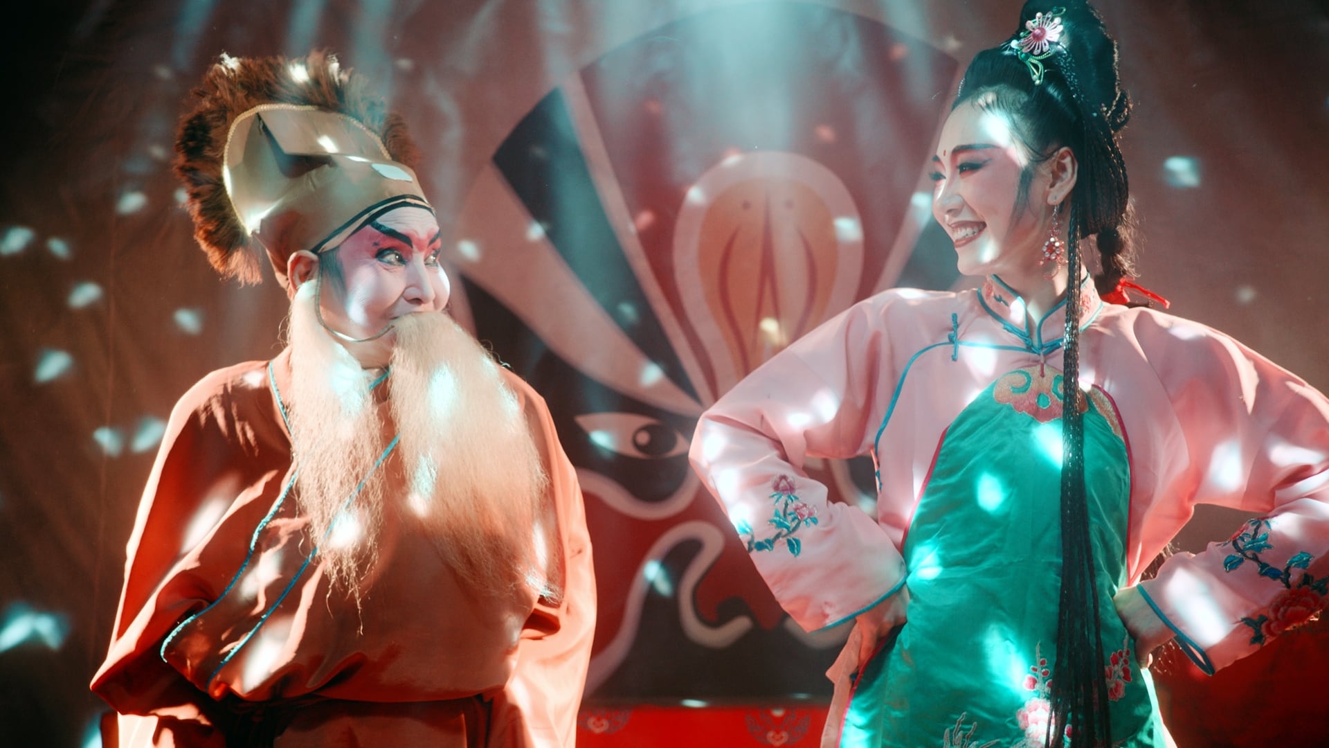 "To Live To Sing"  (Vivir para cantar), de Jhonny Ma, sobre una compañía de ópera a punto de desaparecer.