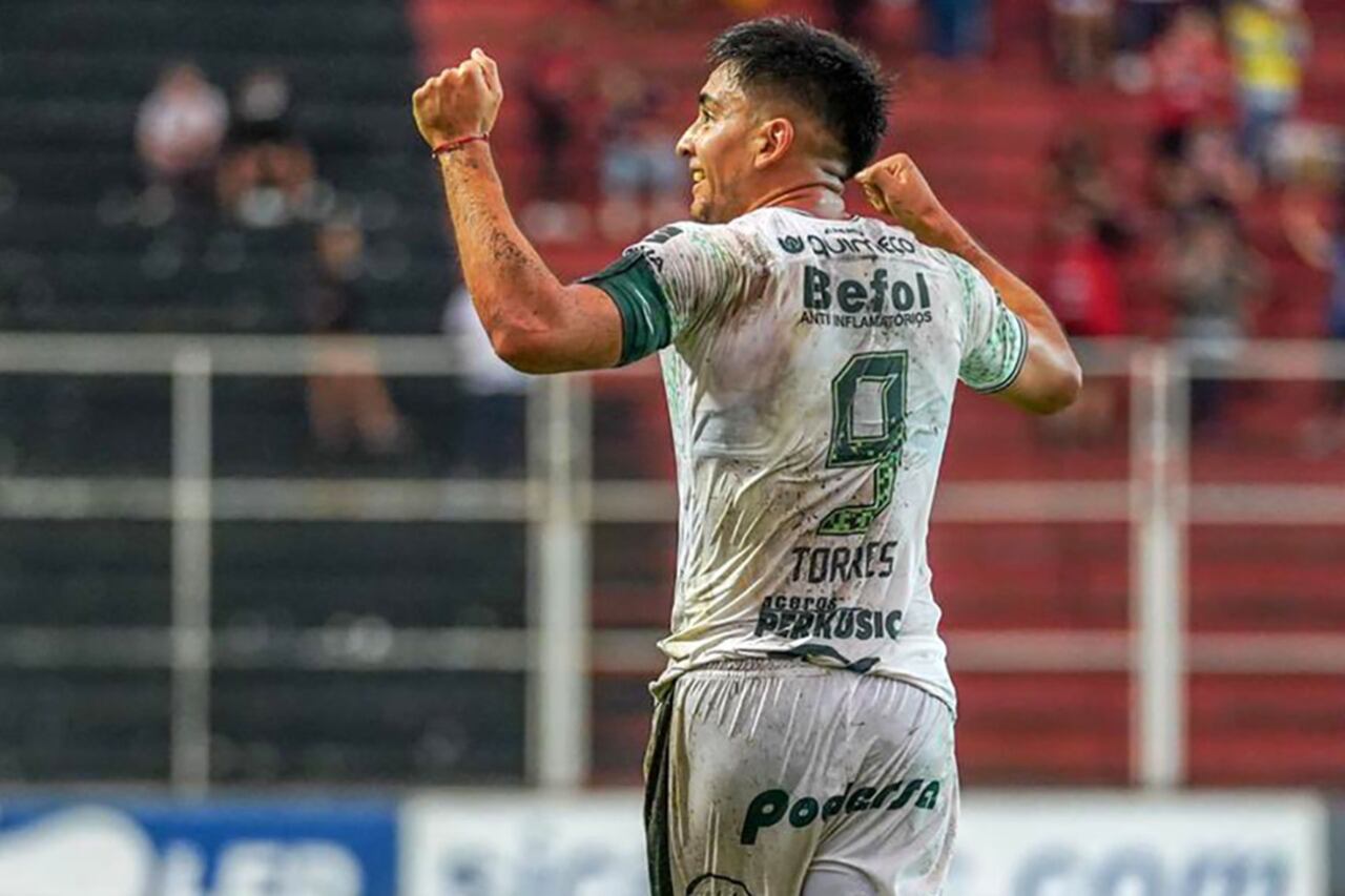 Jonathan Torres marcó el único gol del partido con un gran cabezazo