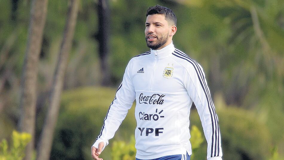 “Agüero es un delantero desequilibrante”, dijo Leopoldo Luque.