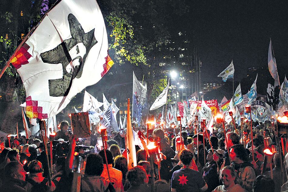 Los manifestantes marcharon desde Santa Fe y 9 de Julio a Retiro en medio de un fuerte operativo de seguridad de la Policía de la Ciudad.