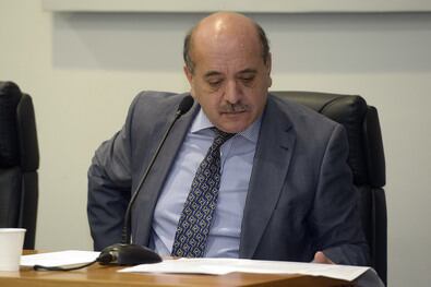 El juez Daniel Acosta firmó la orden. Entre los acusados hay un jefe policial y cuatro subalternos.